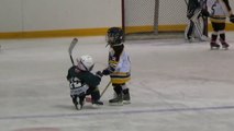 That's sport spirit : Hockey player helps his opponent to get up after he felt!