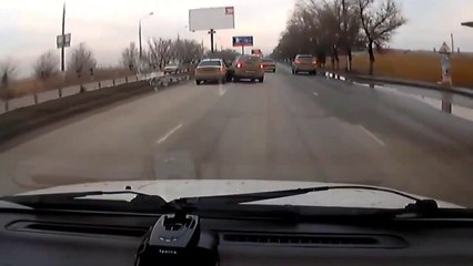 Crazy Roadrage in russia : jealous girl driving!