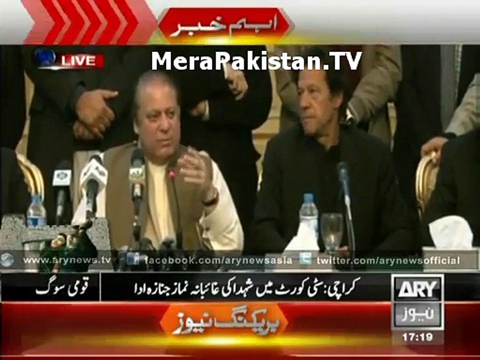 Watch How Nawaz Sharif Made Imran Khan Laugh During Press Briefing