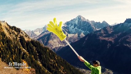 Un "high five" aérien en wingsuit