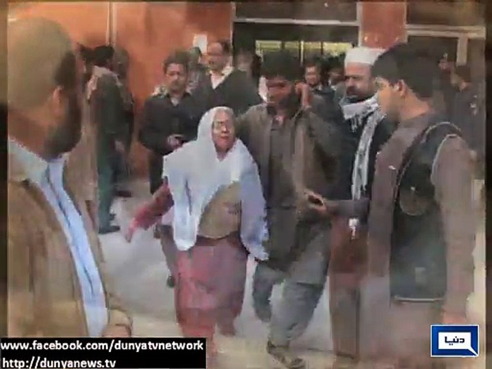 Dunya News - Peshawar incident: Terrorists burnt vehicle after reaching attack site