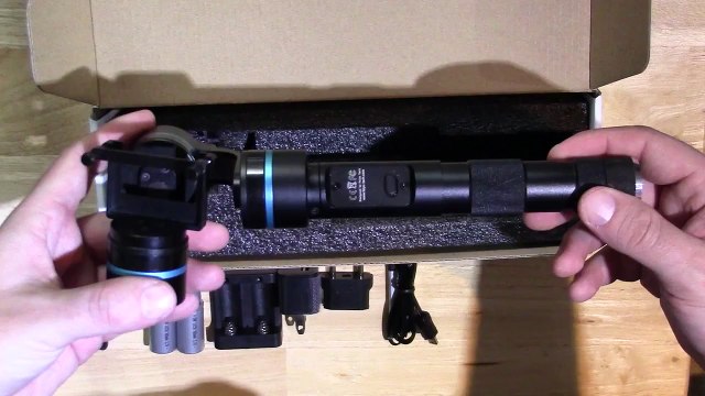 Feiyu-Tech G4 (3 Axis Hand Held Gimbal) - Unboxing, First look and G3 Ultra Comparison