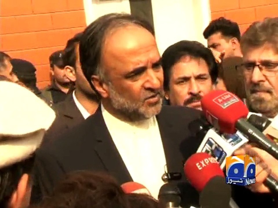 Political personalities visit injured students at Lady Reading Hospital-Geo Reports-17 Dec 2014