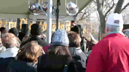 Kevin Kern speaking on the lawn of Graceland Jan 8 2014 video