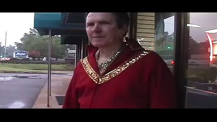 Mike Miller cuts an intro at Elvis Week video