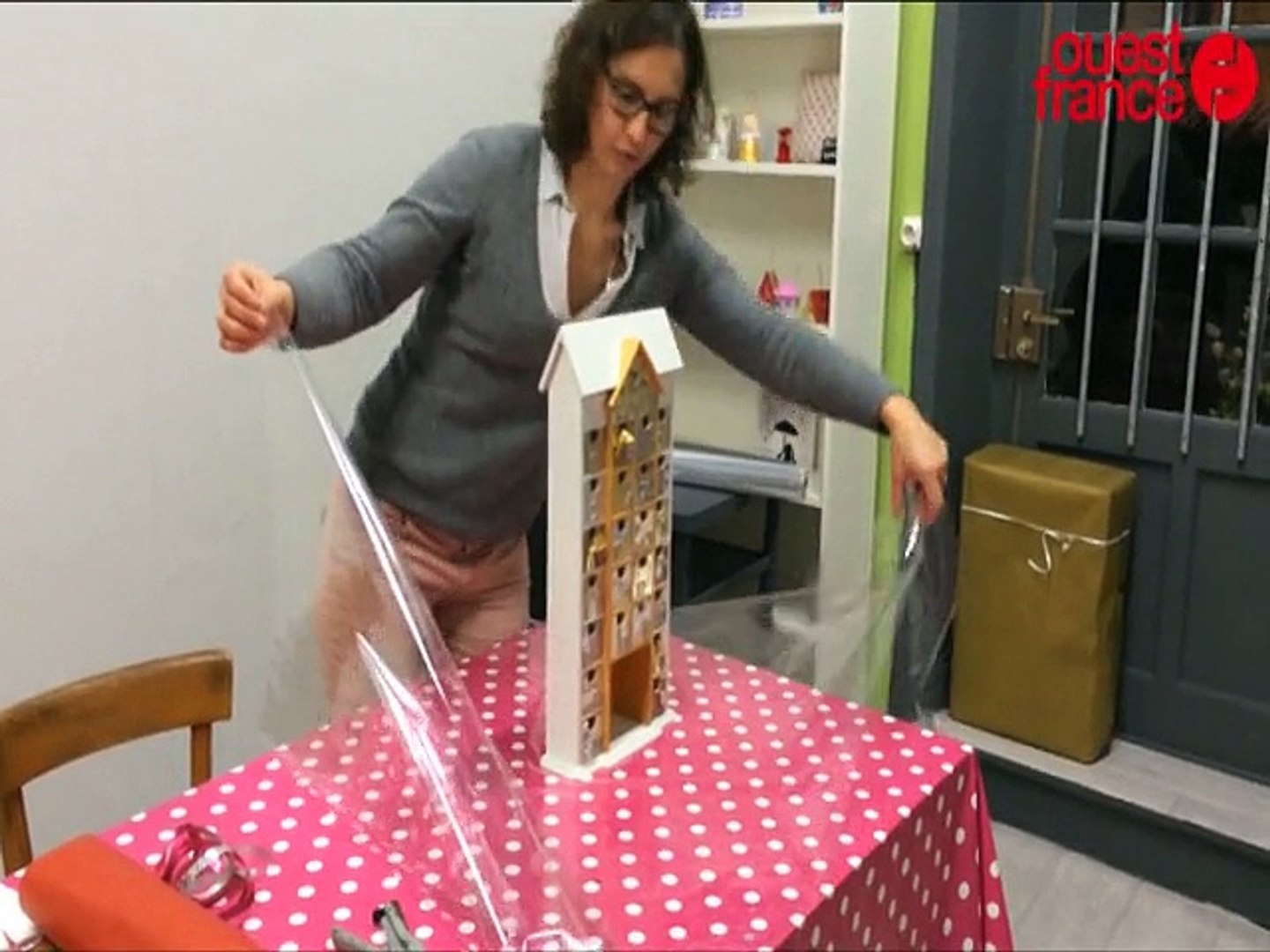 Emballer un cadeau avec du papier glacé avec Creaty Breizh
