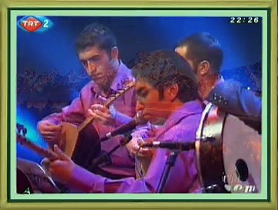 Belkıs AKKALE *Dağlar Seni Delik Delik Delerim* (2)