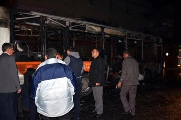 Gaziantep'te Yüzü Maskeli Grup Belediye Otobüsünü Ateşe Verdi