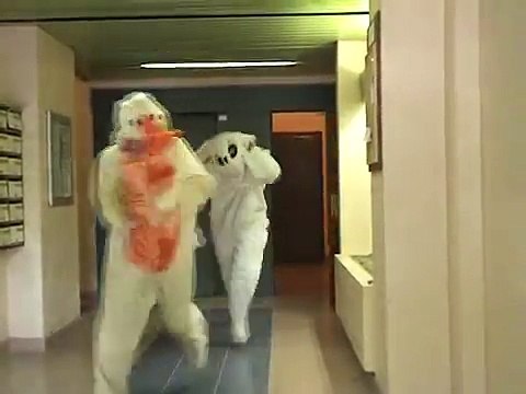 Hunting Elevator (Rémi GAILLARD) BY place 2 Hina khan