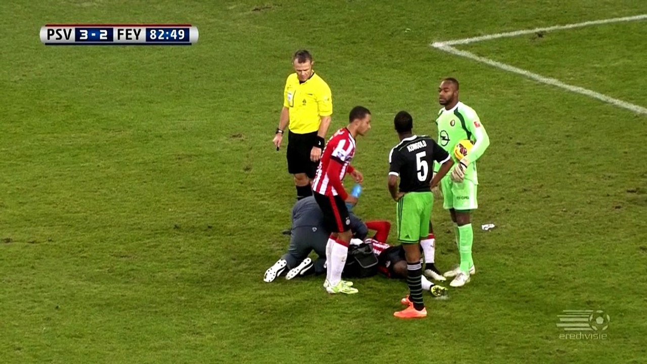 Depay squirts water on Kongolo