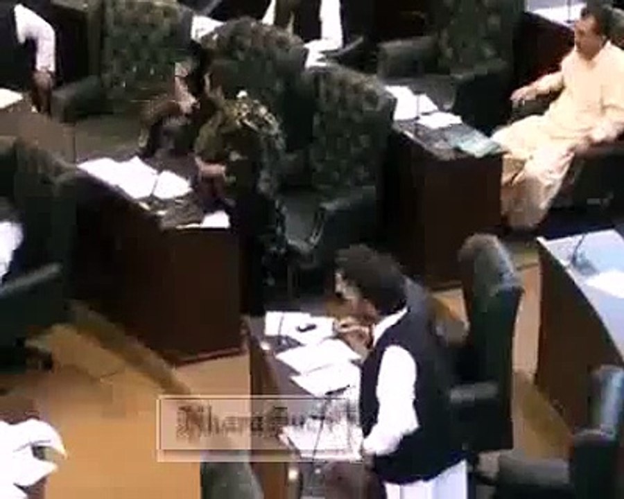 MPA Nighat Oragzai gave Dupata to Shahbaz Sharif on TTP Support