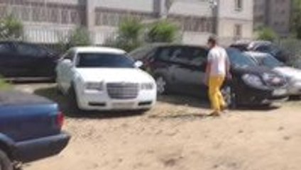 Parked in the wrong place blocking the wrong car