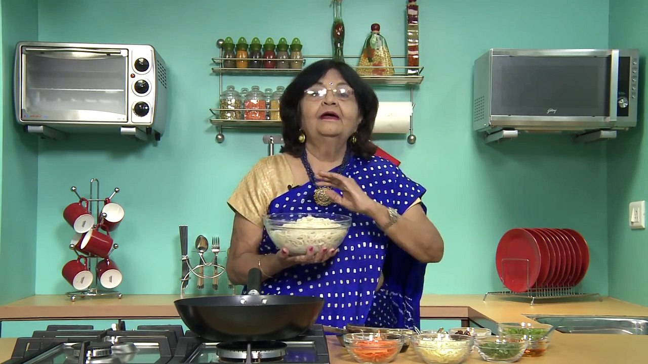 Hakka Noodles by Tarla Dalal