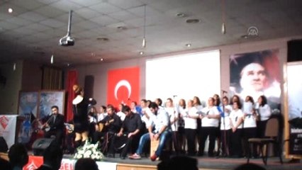 Zihinsel Engelli Öğrencilerden Tiyatro ve Konser Etkinliği