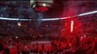 Le chanteur Drake au micro pour l'entrée des joueurs des Raptors - Basketball