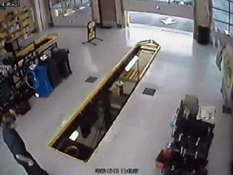 femme chez le garagiste