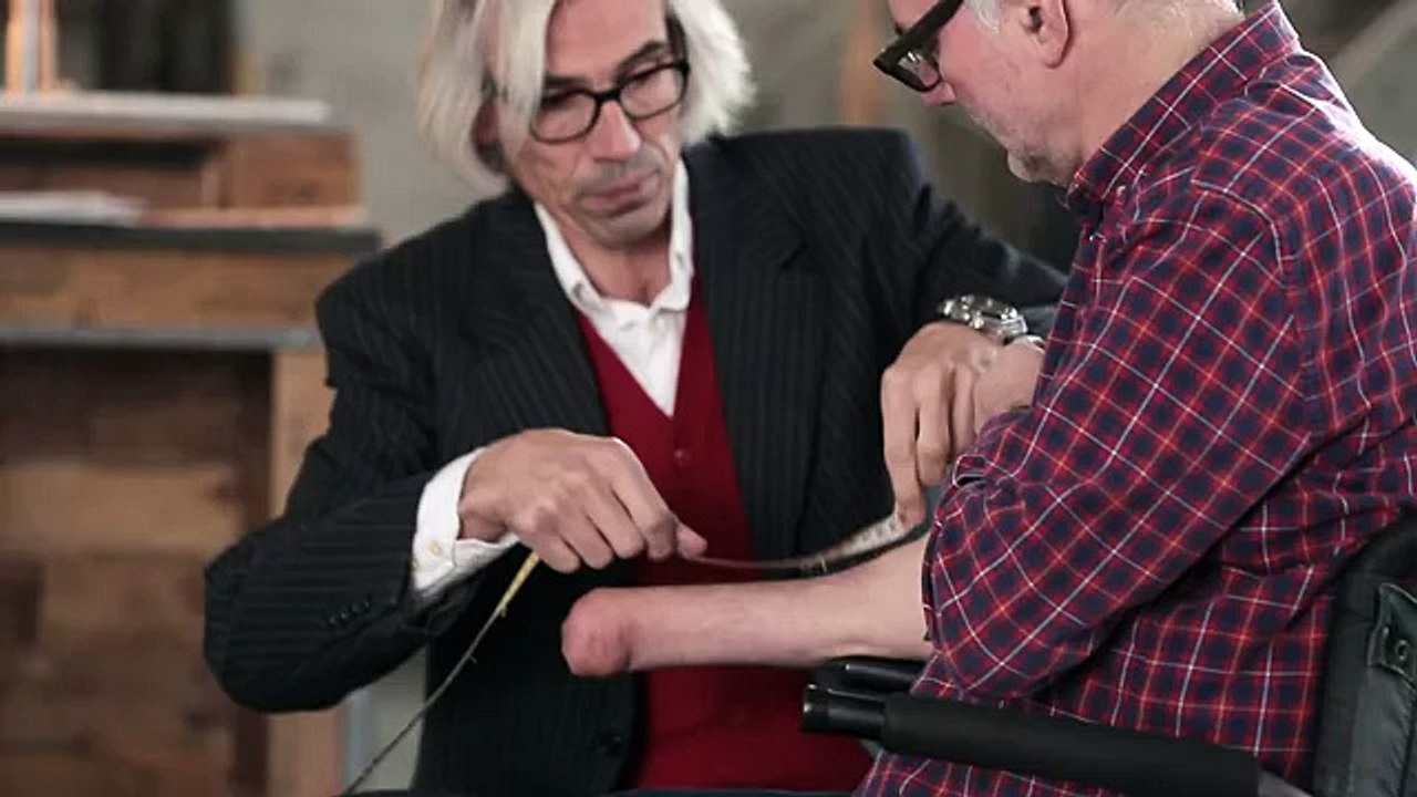 Ils Passent Devant Une Boutique: Ce Qu'ils Voient En Vitrine Les Laissent Bouche-bée!