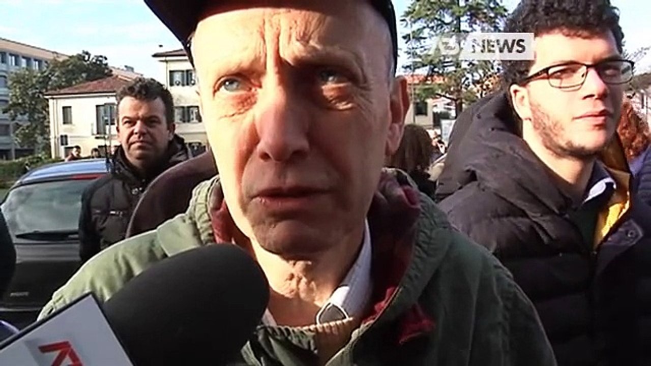 "C'E' UNA BOMBA", SCOPPIA IL CAOS