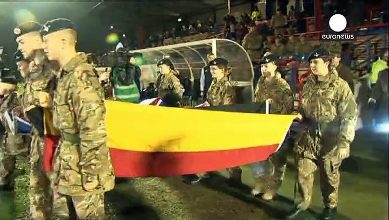 Wie im Ersten Weltkrieg: Deutsche und britische Soldaten spielen Fußball