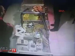 Çay bardağındaki parmak izi yakalattı