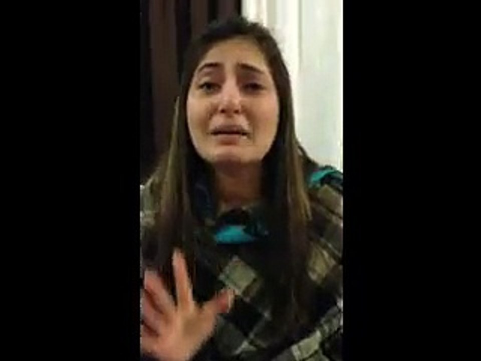 Yasmeen Mirza is tv anchor crying and gives message to media and youth