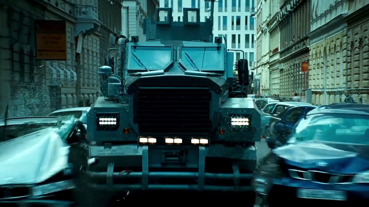 Die Hard _ Belle journée pour mourir - Extrait Course Poursuite VF HD