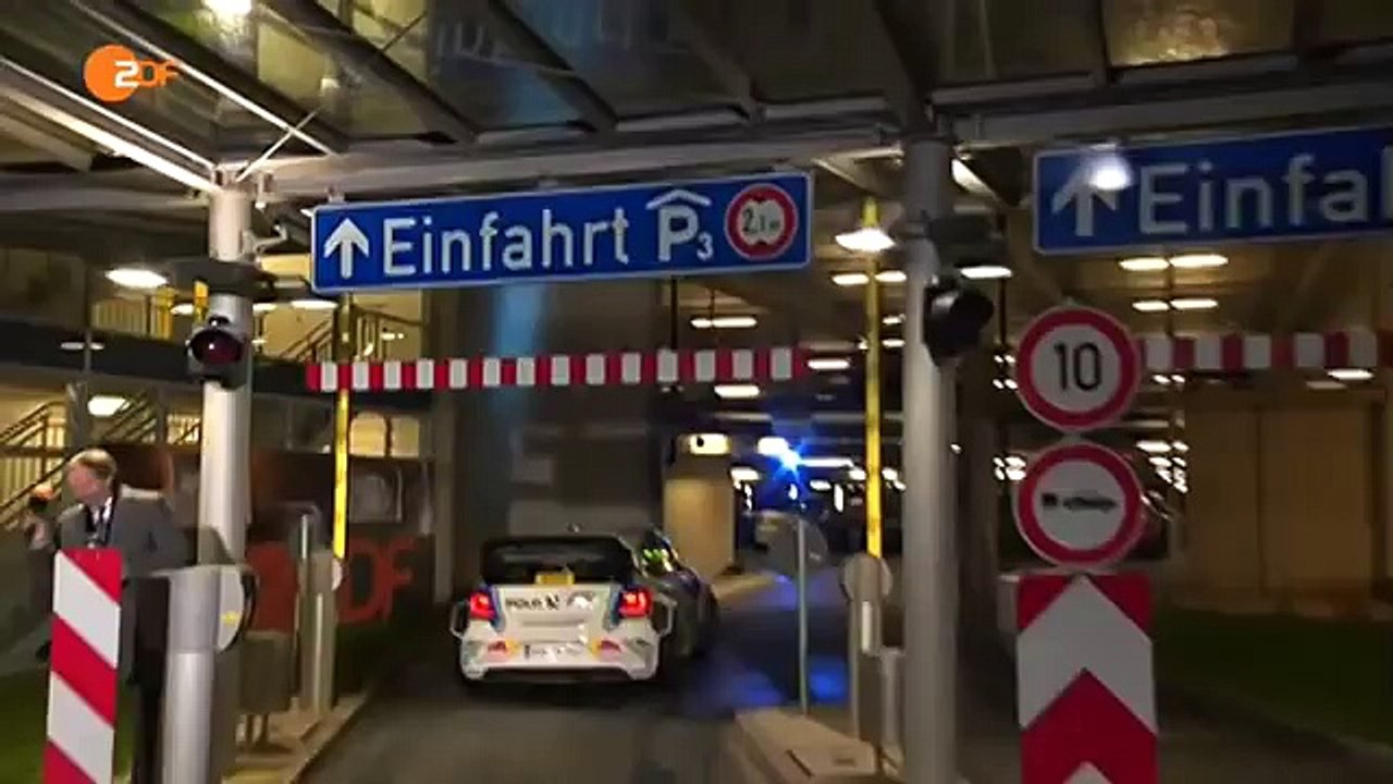 Sébastien Ogier relève le défi lancer par un spécialiste du parkour