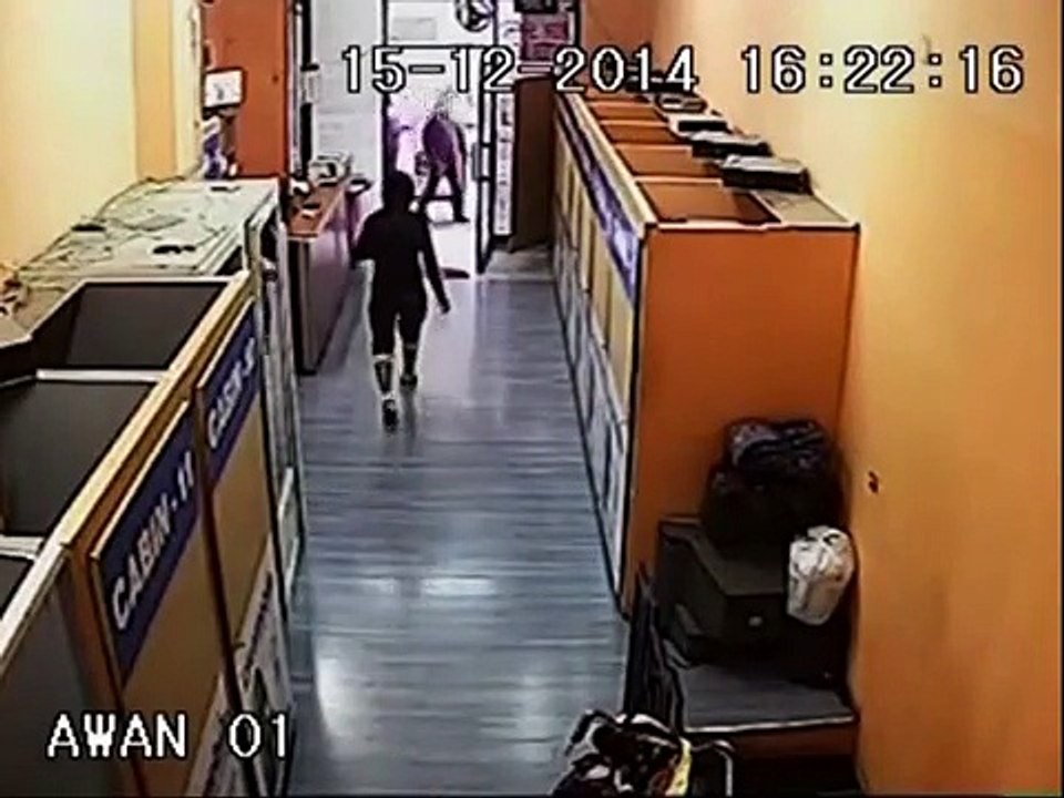 Foggia - Rissa tra iracheni e rumeni alla Posta a colpi di cric (17.12.14)