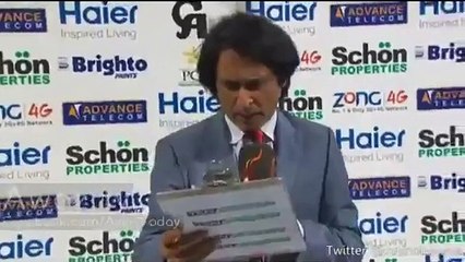 Shahid Afridi Denies For Shake Hand with Girl