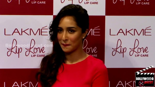 Shraddha Kapoor's LIP LOVE To Hrithik Roshan - WATCH