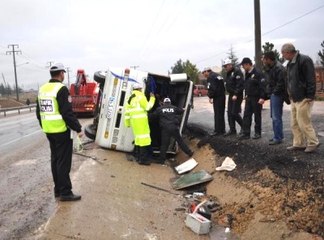 Uşak'ta Servis Midibüsü Devrildi: 18 Yaralı