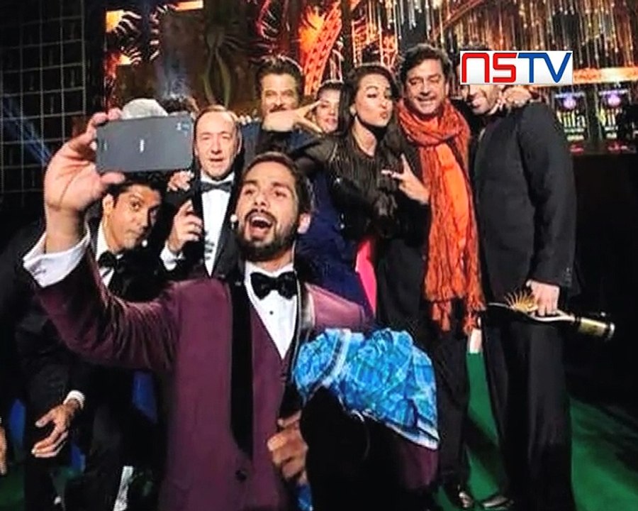 Check out the best Selfie of Bollywood!