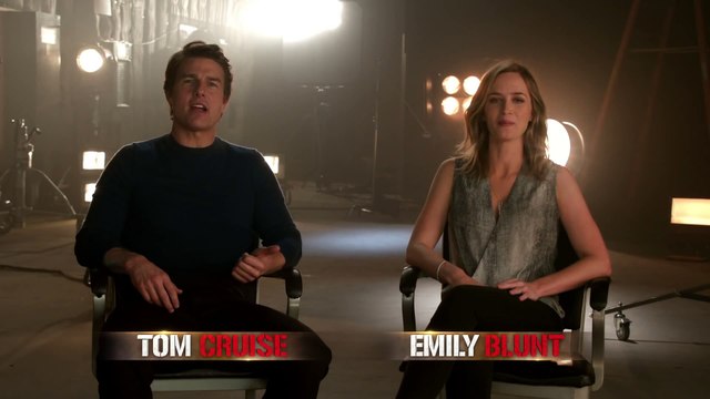 Edge of Tomorrow - Tom Cruise and Emily Blunt Greeting [HD]