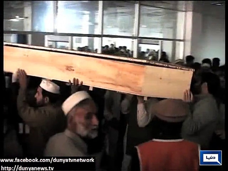 Dunya News - Peshawar_ Parents try to find, identify children in hospitals after attack, more in this report