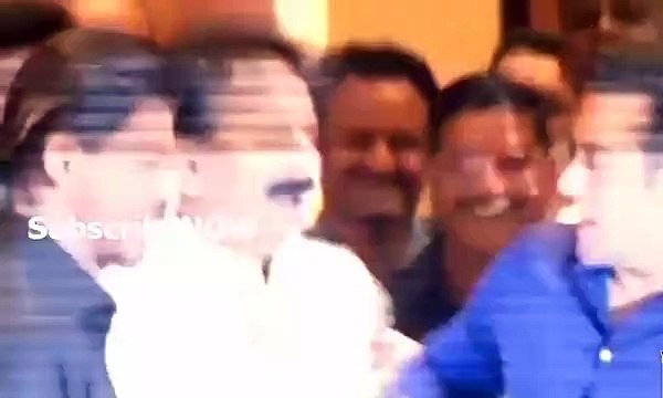 Salman Khan & Shahrukh Khan’s KISS Goes Viral - WATCH VIDEO Bollywood Shocking News - By Bollywood Flashy