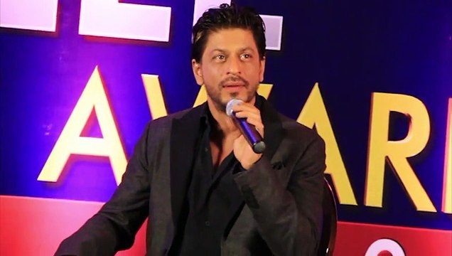 A News Reporter Mimics Shah Rukh Khan - Zee Cine Awards 2014 - By Bollywood Flashy