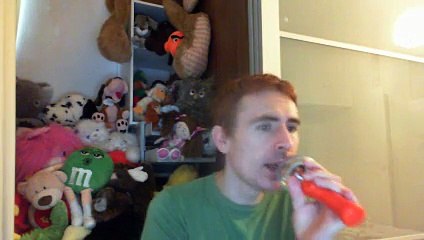 Wiwi égratigne "eiaio" de Philippe Lafontaine