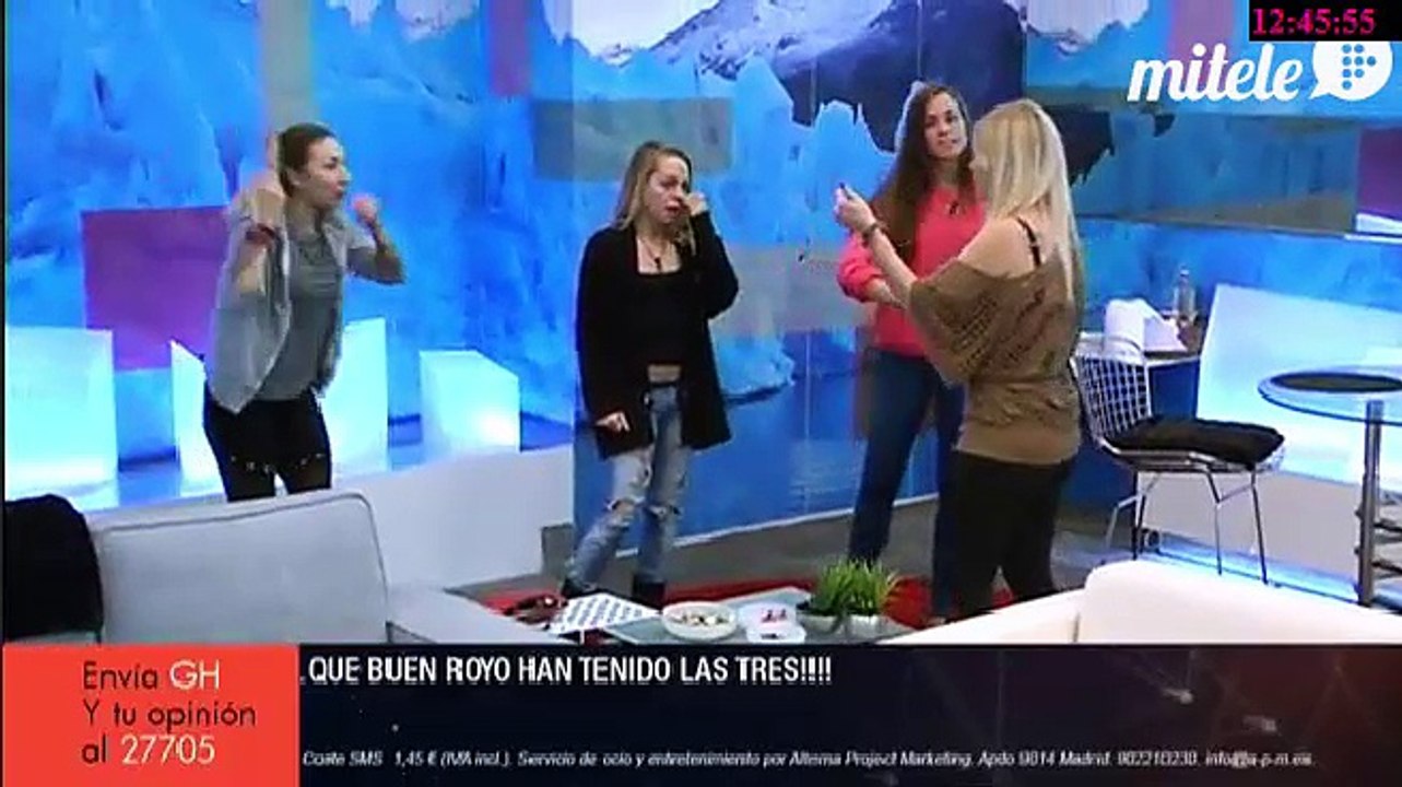 Pelu/Vestuario-Conocen a Laura (18.12.14)