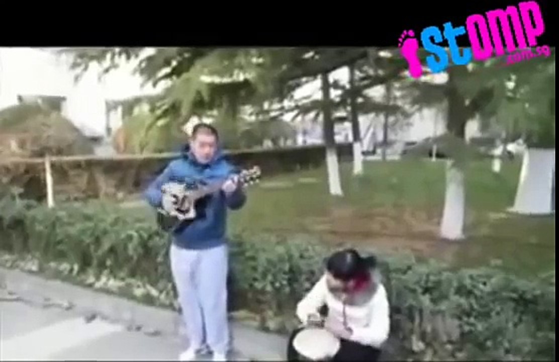 Clip hot - Đàn hát tỏ tình và bị từ chối
