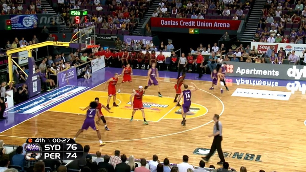 NBL: Irre Tanzeinlage in der Crunchtime