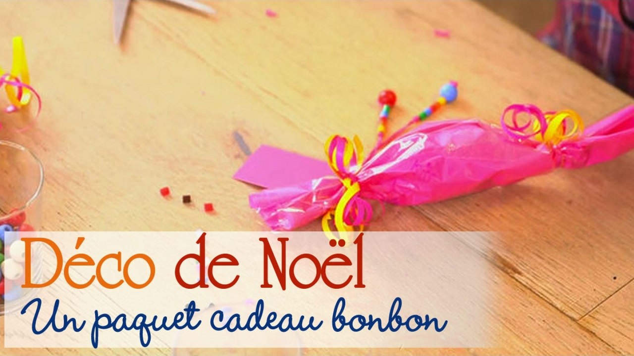 Faire un paquet cadeau en forme de bonbon - DIY Noël