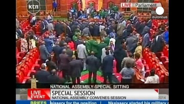 درگیری نمایندگان پارلمان کنیا هنگام تصویب قانون جدید امنیتی