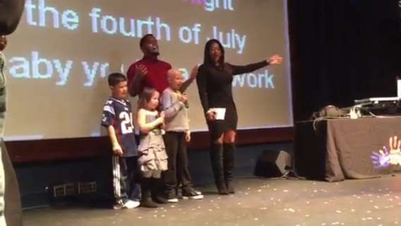 New England Patriots sing karaoke at holiday party