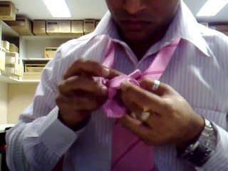 How to make a knot for a tie...