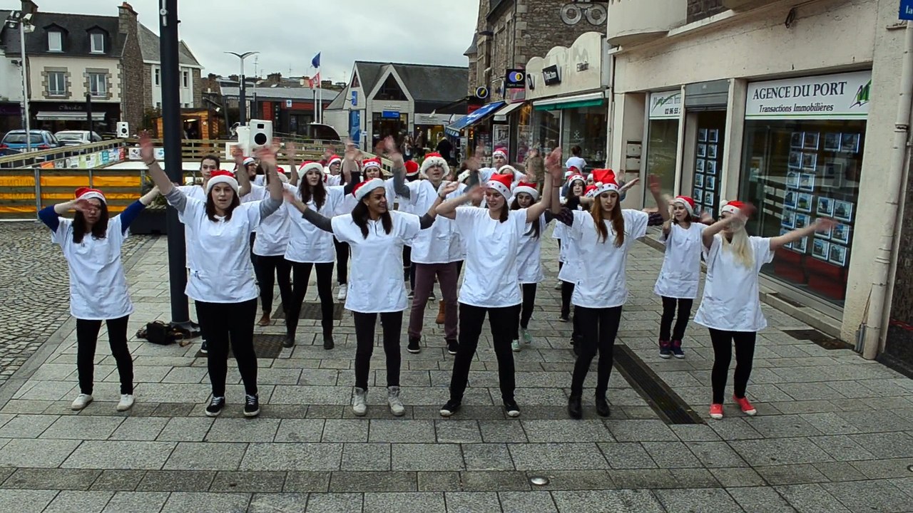 Fash mob du Lycée Polyvalent Kerraoul pour Logan avec le Rotary Club de Paimpol.