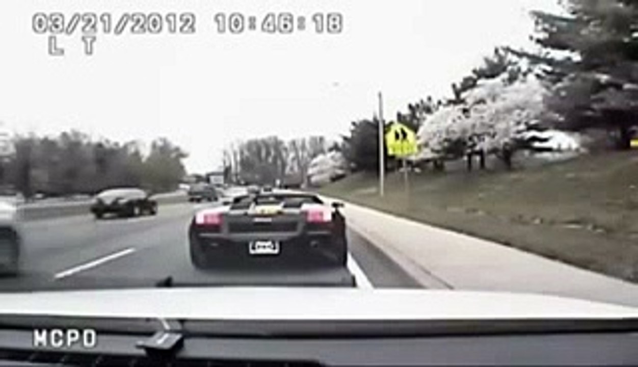 Polizia ferma Lamborghini nera... ma guardate chi scende!