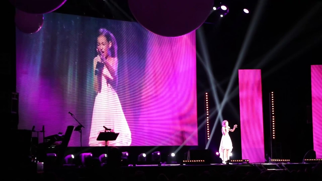 The voice Kids - Elena Hasna - Je suis malade - Strasbourg France décembre 2014