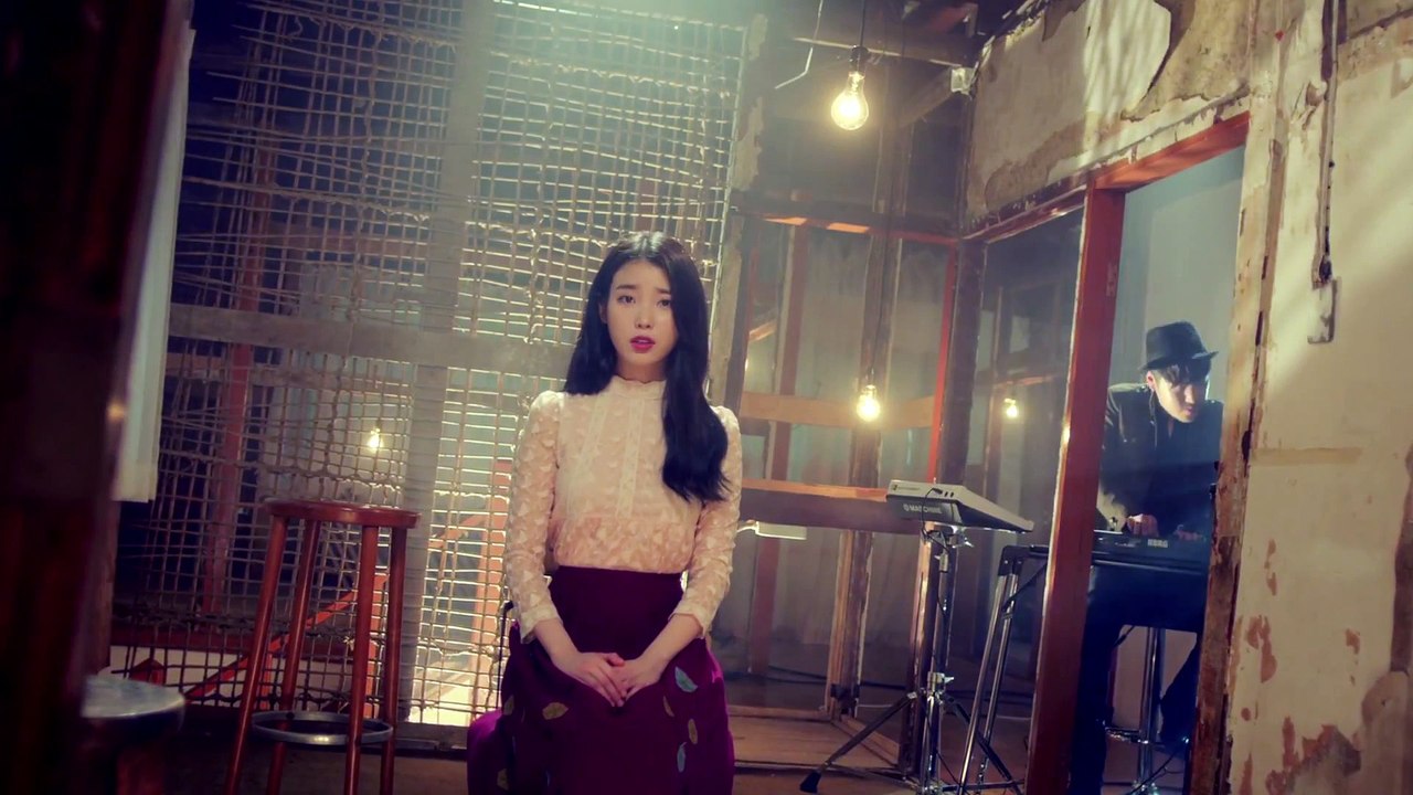 IU (아이유) - 소격동