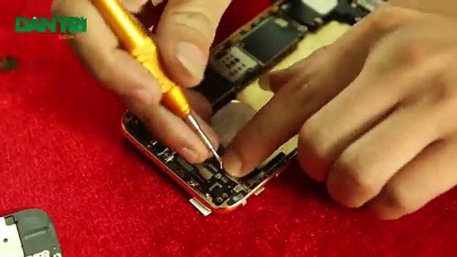 iPhone 6 mạ vàng khảm rồng nguyên khối ở Việt Nam