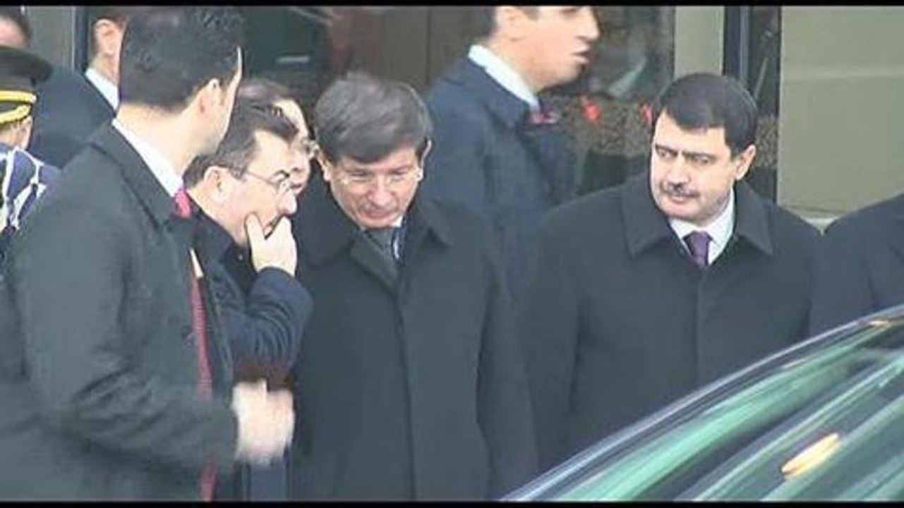 Davutoğlu'nun Emniyet Müdürü Altınok ile ayaküstü konuşması